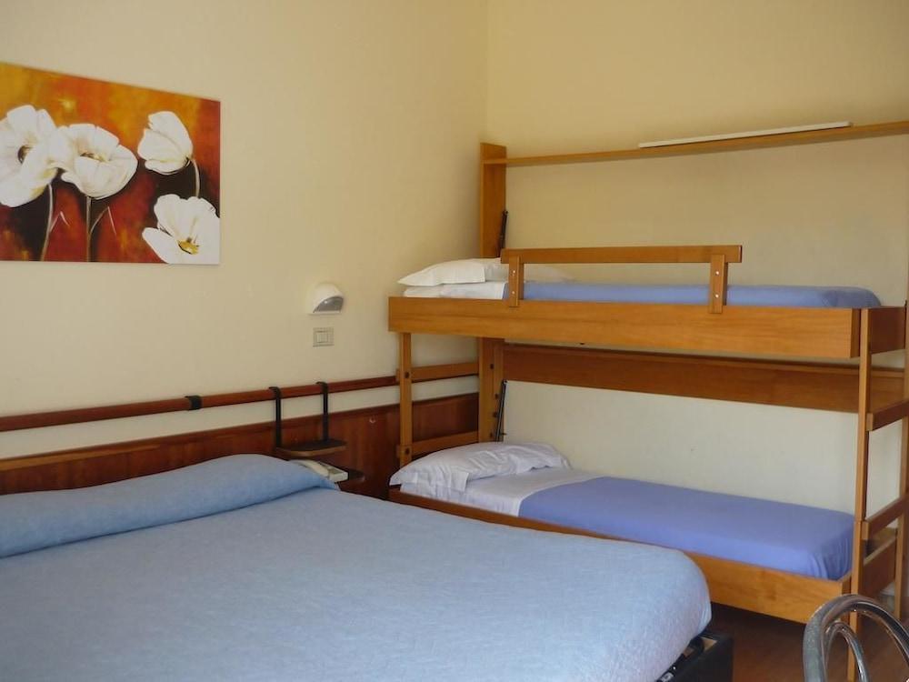 Hotel Houston Suites Rimini Exterior photo